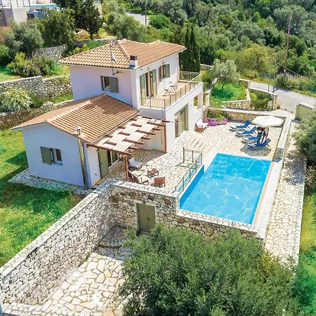 Villa Sleeps 4 With Pool Air Con And Wifi