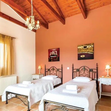 Villa Sleeps 4 With Pool Air Con And Wifi
