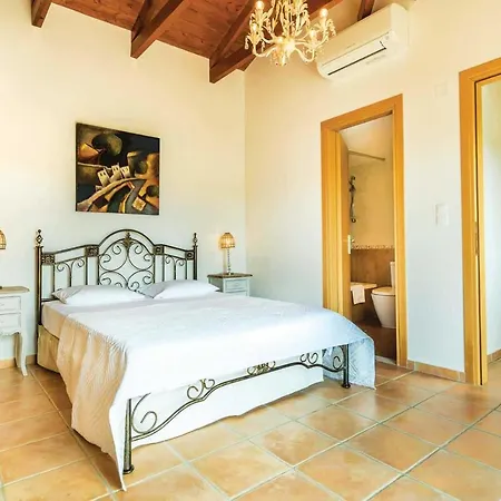 Villa Sleeps 4 With Pool Air Con And Wifi